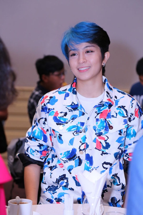Gil Lê tóc xanh nổi bật gây chú ý bên cạnh Hương Giang Idol - 3