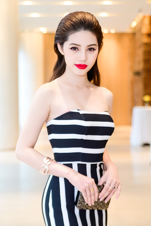 Midu trẻ trung như nữ sinh đi dự sự kiện - 11