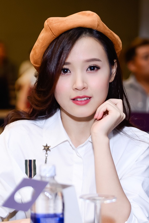 Midu trẻ trung như nữ sinh đi dự sự kiện - 4