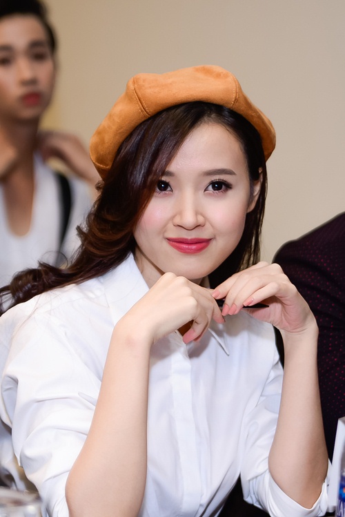 Midu trẻ trung như nữ sinh đi dự sự kiện - 5