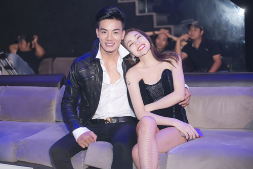 Chia tay bạn trai, Trà Ngọc Hằng đắm đuối hôn Hiếu Nguyễn - 10