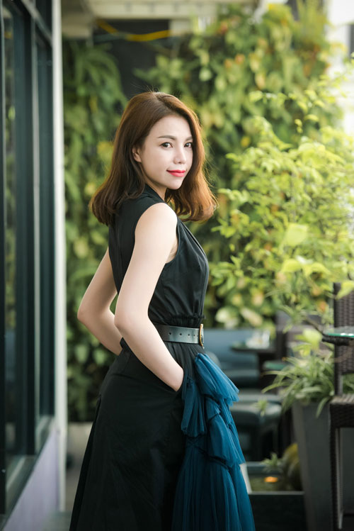 Chia tay bạn trai, Trà Ngọc Hằng đắm đuối hôn Hiếu Nguyễn - 12