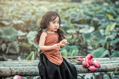 Mê mẩn bé gái Hà Nội 4 tuổi xinh như tiên nữ bên hồ sen - 15
