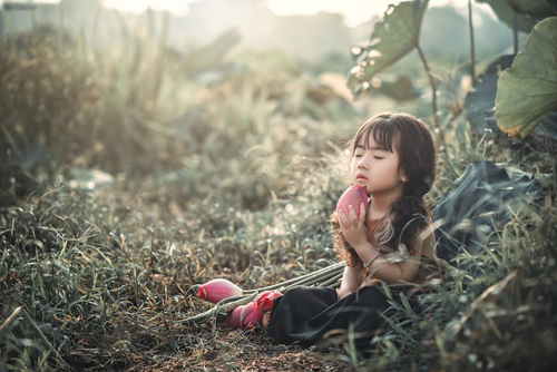 Mê mẩn bé gái Hà Nội 4 tuổi xinh như tiên nữ bên hồ sen - 13