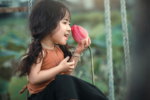 Mê mẩn bé gái Hà Nội 4 tuổi xinh như tiên nữ bên hồ sen - 14