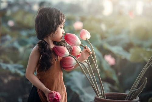 Mê mẩn bé gái Hà Nội 4 tuổi xinh như tiên nữ bên hồ sen - 11