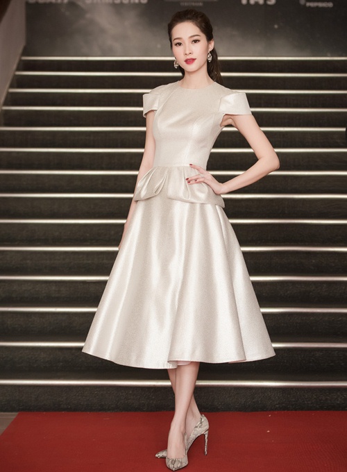 Hoa hậu Thu Thảo cuốn hút lấn át dàn mỹ nhân tại sự kiện - 4