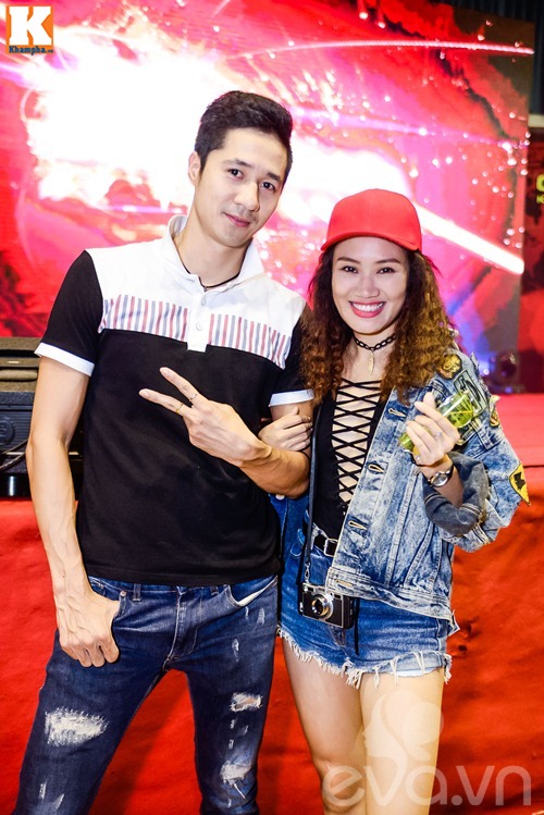 Hương Giang Idol vắng mặt, Tiến Đạt chơi trội với quot;câyquot; xanh lét đi nhận giải - 4