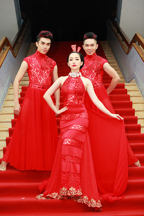 Linh Nga khoe sắc với váy tua rua đỏ rực - 7