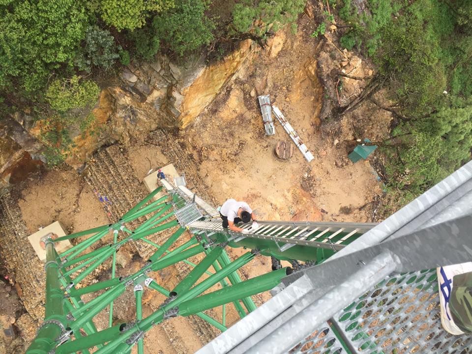 Nghẹn ngào phút thấy phượt thủ người Anh qua lời kể nhóm tìm kiếm - 4