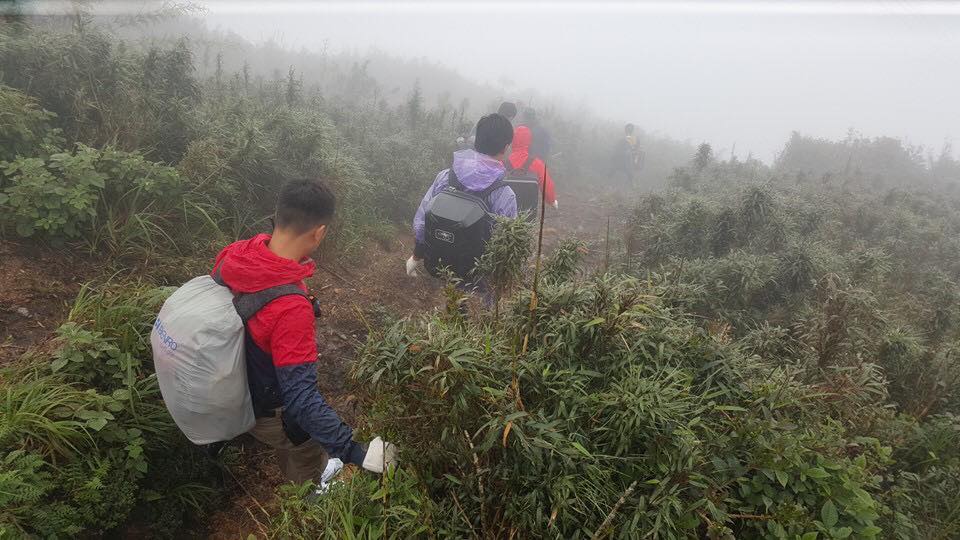 Nghẹn ngào phút thấy phượt thủ người Anh qua lời kể nhóm tìm kiếm - 1