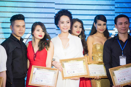 Nữ hoàng sắc đẹp 2014 duyên dáng làm giám khảo - 4