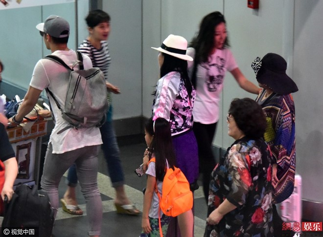 Showbiz 24/7: Tỷ phú sòng bài mua nhà 5 triệu bù đắp cho vợ cũ - 8