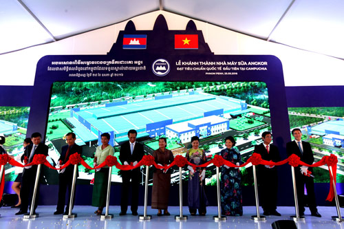 Vinamilk chính thức khánh thành nhà máy sữa đầu tiên tại Campuchia - 1