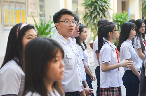 Nhiều học sinh TP.HCM mệt mỏi, ngáp trước giờ thi vào lớp 10 - 2