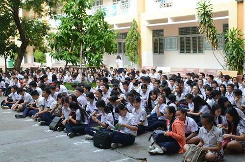 Nhiều học sinh TP.HCM mệt mỏi, ngáp trước giờ thi vào lớp 10 - 16