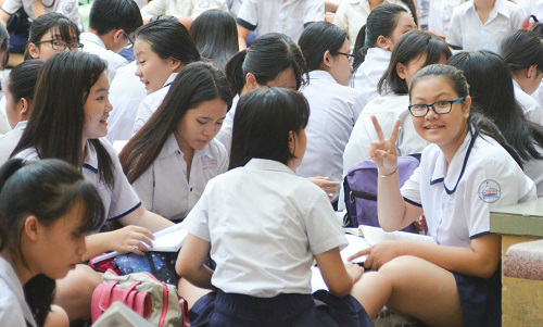 Nhiều học sinh TP.HCM mệt mỏi, ngáp trước giờ thi vào lớp 10 - 18