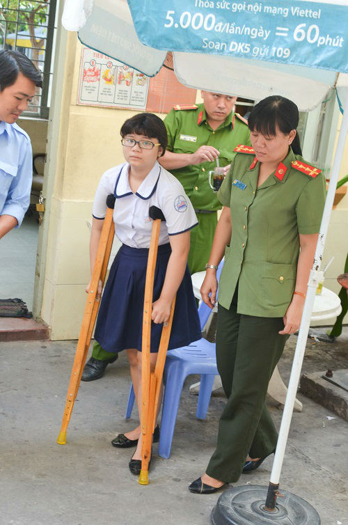 Nhiều học sinh TP.HCM mệt mỏi, ngáp trước giờ thi vào lớp 10 - 19