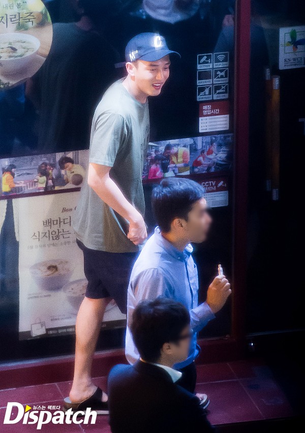 quot;Bỏ rơiquot; Song Hye Kyo, Song Joong Ki quấn quýt bên Yoo Ah In - 7