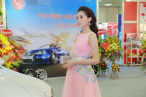 Kỳ Duyên lẻ bóng dự sự kiện, không có bạn trai tháp tùng - 1