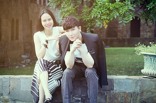 Nathan Lee tình cảm ôm bạn gái thân trong lòng - 2