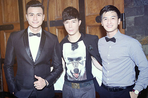 Nathan Lee tình cảm ôm bạn gái thân trong lòng - 8