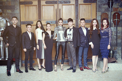 Nathan Lee tình cảm ôm bạn gái thân trong lòng - 9