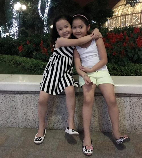 Váy áo xinh yêu sành điệu của bé Nhím con gái Hồng Đăng - 11