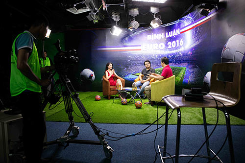 Hoàng Thùy Linh gợi cảm, một ngày chạy show 4 sự kiện - 4