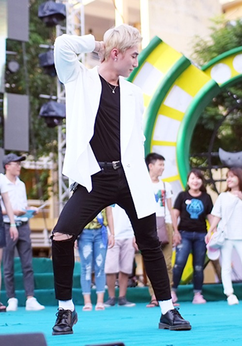 Sơn Tùng M-TP cực ngầu khi xuất hiện tại Hà Nội - 9