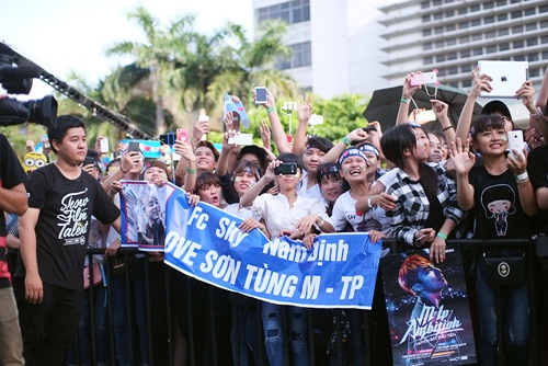 Sơn Tùng M-TP cực ngầu khi xuất hiện tại Hà Nội - 5