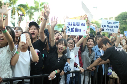 Sơn Tùng M-TP cực ngầu khi xuất hiện tại Hà Nội - 6