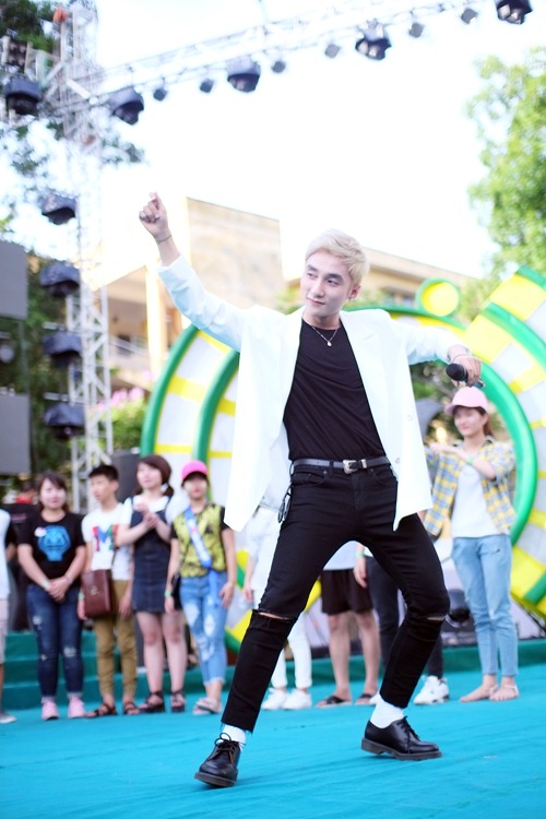 Sơn Tùng M-TP cực ngầu khi xuất hiện tại Hà Nội - 8