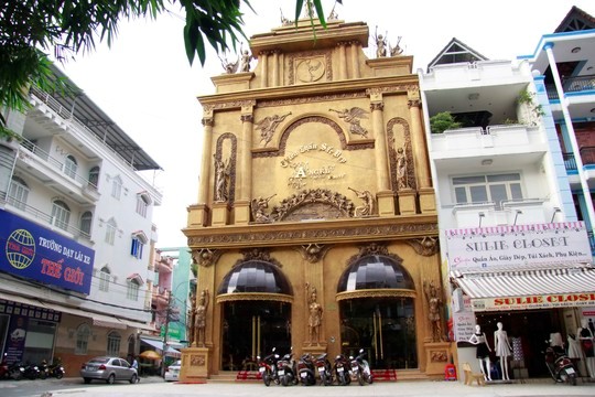 Những biệt thự khủng dát vàng gây xôn xao từ Bắc vào Nam - 7