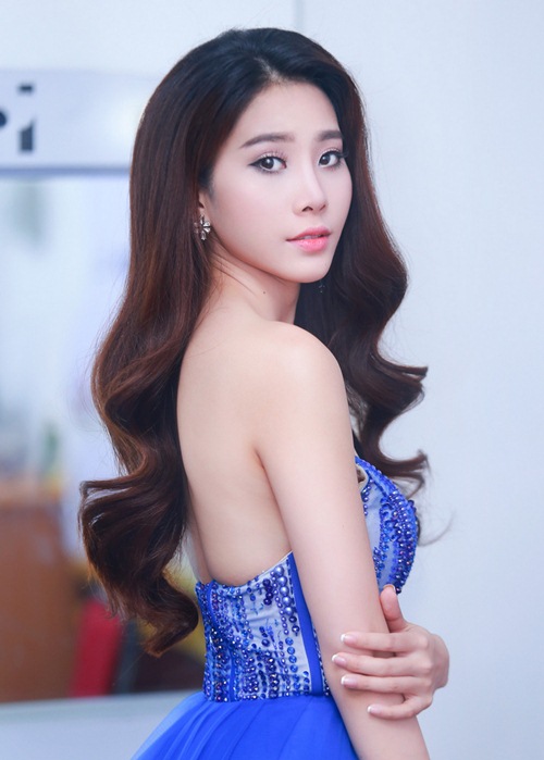Mặc quá sexy, Hoa khôi Nam Em bị danh ca Phương Dung nhắc nhở - 8
