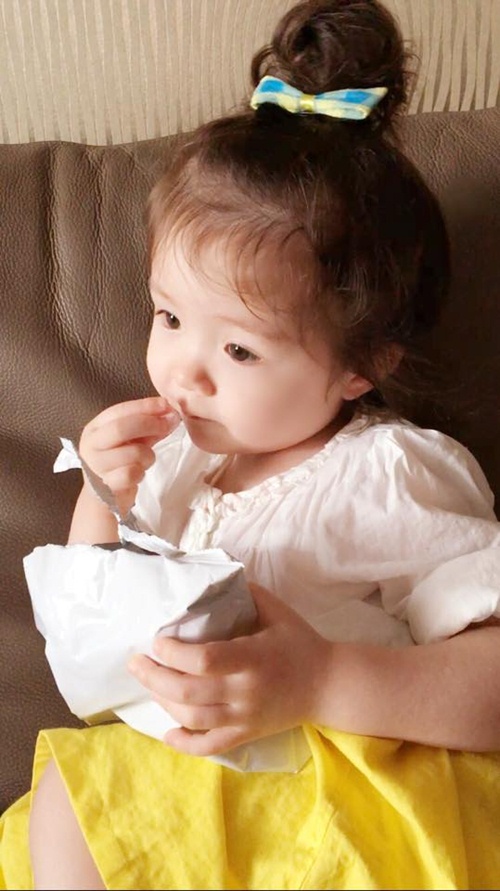 Mẹ đẹp - con xinh nhà Elly Trần liên tục quot;gây bãoquot; mạng - 8