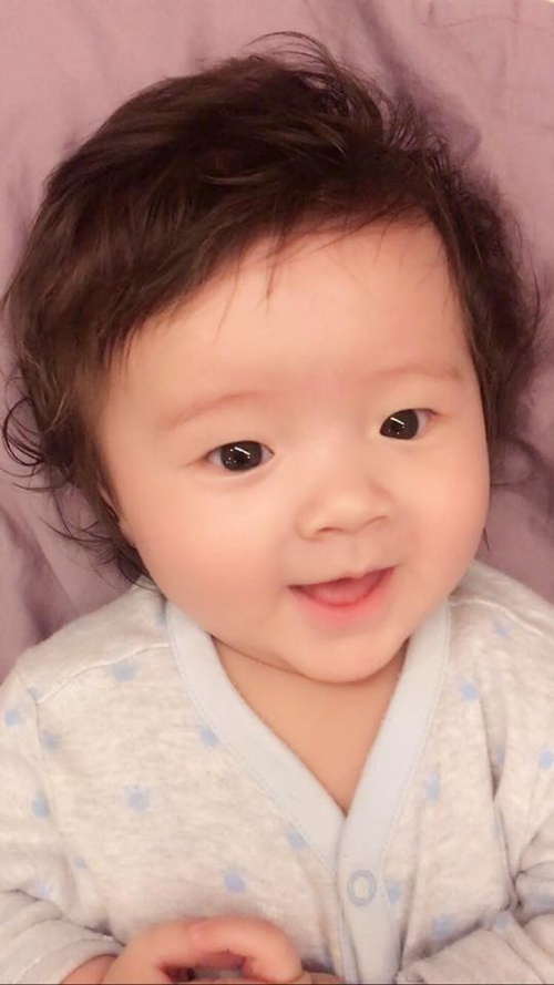 Mẹ đẹp - con xinh nhà Elly Trần liên tục quot;gây bãoquot; mạng - 10