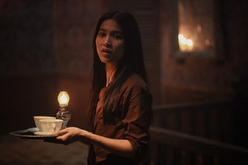 Tiếng thét kinh hoàng của Nhung Kate khi làm quot;Cô hầu gáiquot; - 2