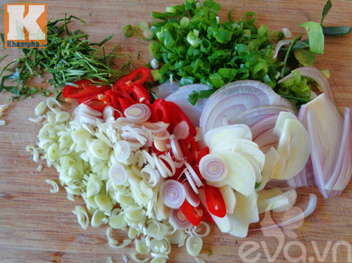 Cá ngừ đóng hộp xào sả đơn giản ngon cơm - 2