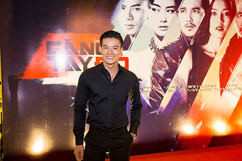 Hiếu Nguyễn điển trai, bế bổng Lan Ngọc giữa sự kiện - 2