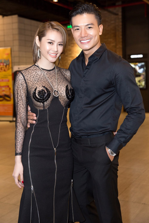 Hiếu Nguyễn điển trai, bế bổng Lan Ngọc giữa sự kiện - 12