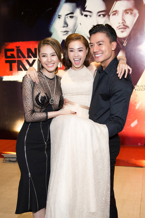 Hiếu Nguyễn điển trai, bế bổng Lan Ngọc giữa sự kiện - 6