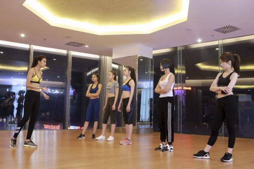 Phạm Hương, Lan Khuê nghiêm khắc với thí sinh trễ giờ - 1