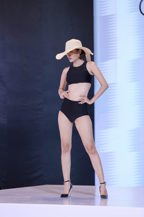 Thí sinh The Face khoe dáng nuột nà trên sàn diễn - 3