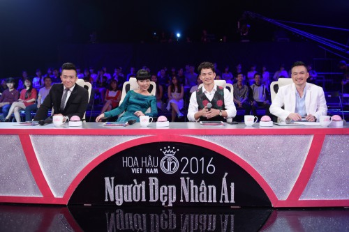 HHVN: H#039; Ăng Niê rơi nước mắt khi nhớ về tuổi thơ nghèo khó - 2