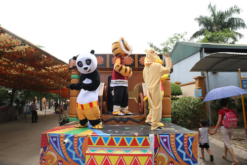 Cha mẹ thích thú đưa trẻ vui chơi ở Lễ hội Magic World - 5