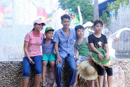 Cha mẹ thích thú đưa trẻ vui chơi ở Lễ hội Magic World - 8