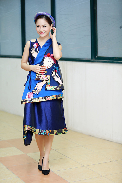 Lại Văn Sâm chăm chú nhìn vì Lan Phương quá đẹp - 5