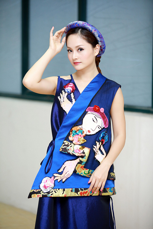 Lại Văn Sâm chăm chú nhìn vì Lan Phương quá đẹp - 6