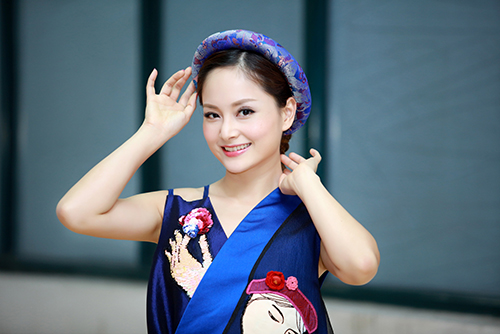 Lại Văn Sâm chăm chú nhìn vì Lan Phương quá đẹp - 7